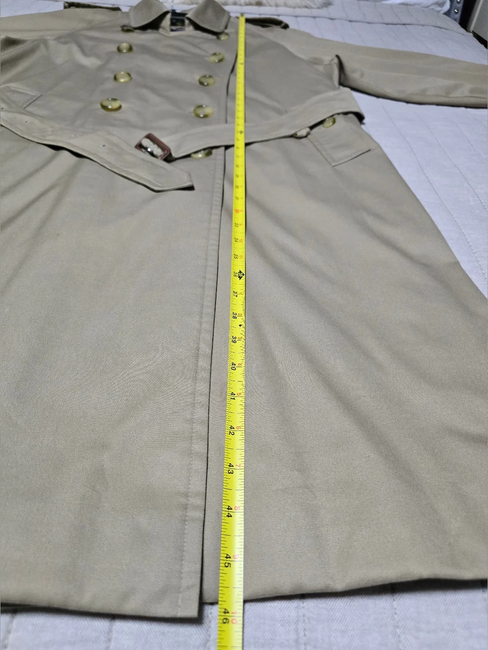 Burberry Classic Beige Double-Breasted Trench Coat with Check Lining - Picture 8 of 12